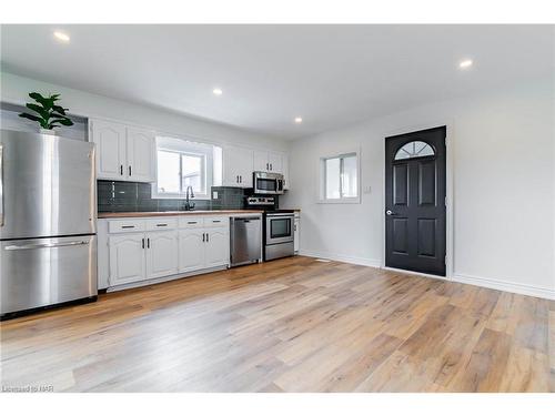 42 Chestnut Street, Port Colborne, ON - Indoor Photo Showing Kitchen