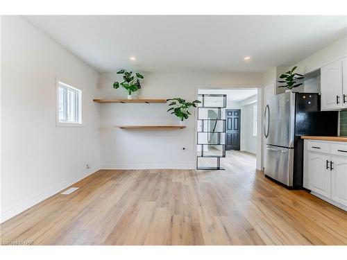 42 Chestnut Street, Port Colborne, ON - Indoor Photo Showing Kitchen