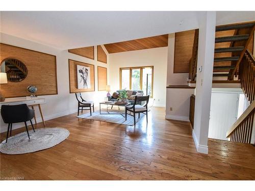 26-178 Scott Street, St. Catharines, ON - Indoor Photo Showing Living Room