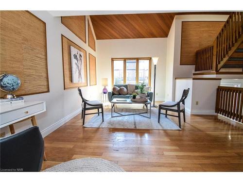 26-178 Scott Street, St. Catharines, ON - Indoor Photo Showing Living Room