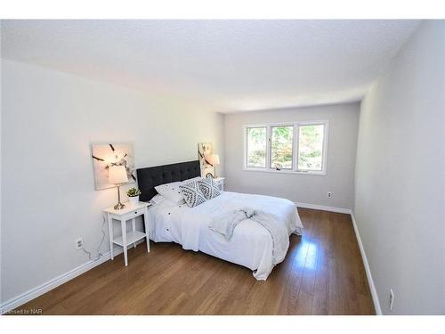 26-178 Scott Street, St. Catharines, ON - Indoor Photo Showing Bedroom