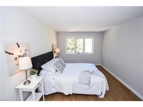 26-178 Scott Street, St. Catharines, ON - Indoor Photo Showing Bedroom