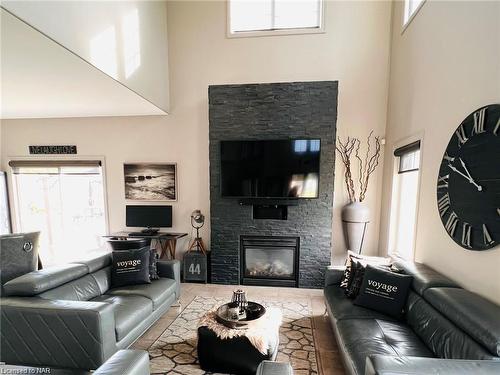 6498 Christopher Crescent Crescent, Niagara Falls, ON - Indoor Photo Showing Living Room With Fireplace