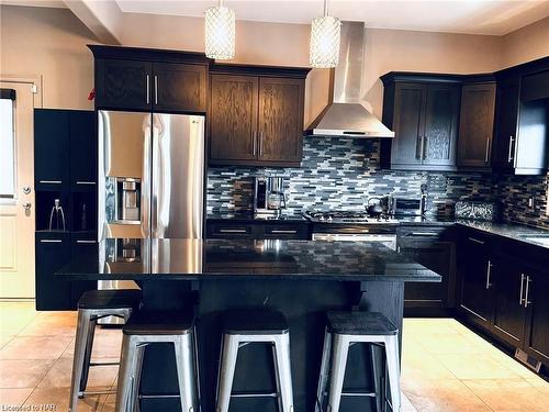 6498 Christopher Crescent Crescent, Niagara Falls, ON - Indoor Photo Showing Kitchen With Double Sink