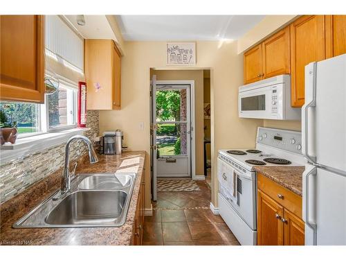 8 Mcnicholl Circle, St. Catharines, ON - Indoor Photo Showing Kitchen With Double Sink