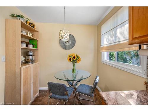 8 Mcnicholl Circle, St. Catharines, ON - Indoor Photo Showing Dining Room