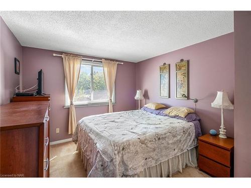 8 Mcnicholl Circle, St. Catharines, ON - Indoor Photo Showing Bedroom