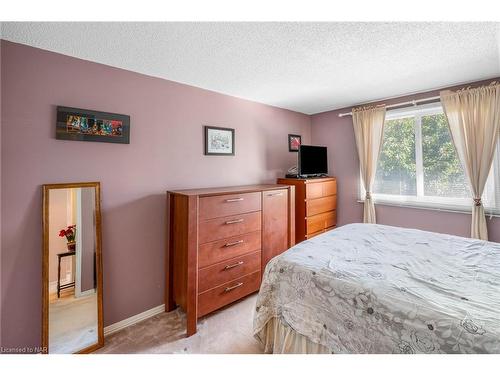 8 Mcnicholl Circle, St. Catharines, ON - Indoor Photo Showing Bedroom