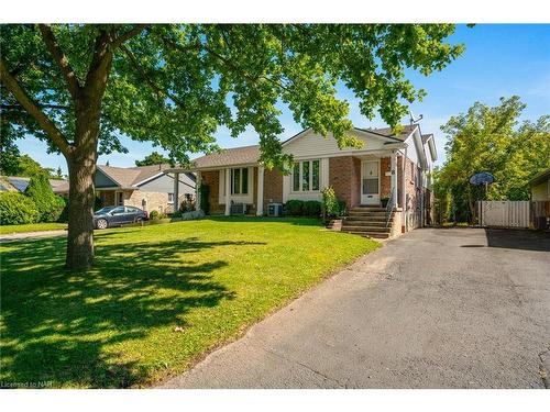 8 Mcnicholl Circle, St. Catharines, ON - Outdoor With Facade