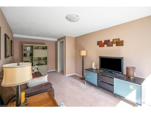 8 Mcnicholl Circle, St. Catharines, ON - Indoor Photo Showing Other Room