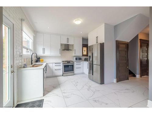 6217 Orchard Avenue, Niagara Falls, ON - Indoor Photo Showing Kitchen With Stainless Steel Kitchen