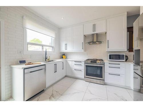 6217 Orchard Avenue, Niagara Falls, ON - Indoor Photo Showing Kitchen