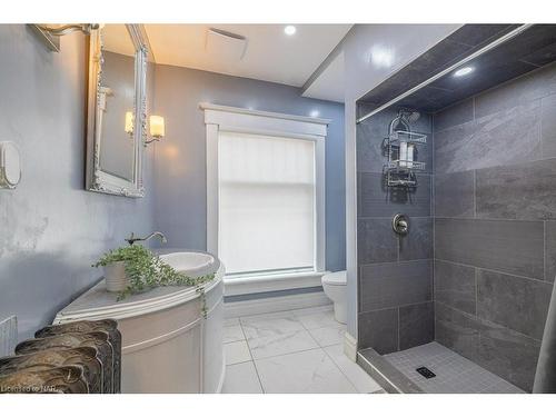 6217 Orchard Avenue, Niagara Falls, ON - Indoor Photo Showing Bathroom