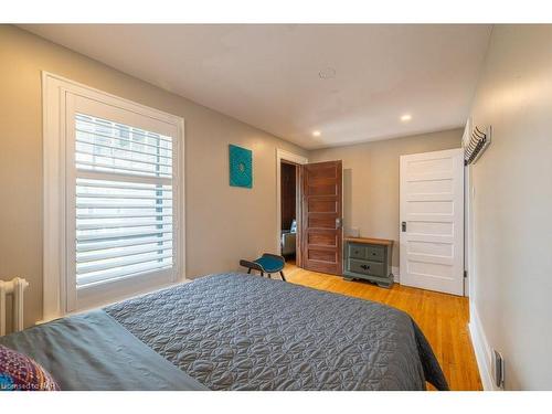 6217 Orchard Avenue, Niagara Falls, ON - Indoor Photo Showing Bedroom