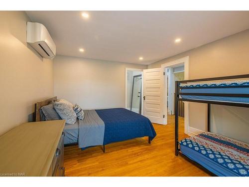 6217 Orchard Avenue, Niagara Falls, ON - Indoor Photo Showing Bedroom