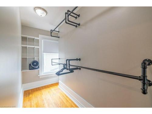 6217 Orchard Avenue, Niagara Falls, ON - Indoor Photo Showing Gym Room