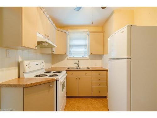 33 Dufferin Street, Welland, ON - Indoor Photo Showing Kitchen With Double Sink