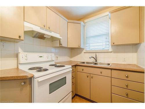 33 Dufferin Street, Welland, ON - Indoor Photo Showing Kitchen With Double Sink