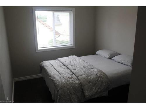 438 Mcalpine Avenue N, Welland, ON - Indoor Photo Showing Bedroom