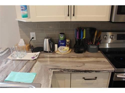 438 Mcalpine Avenue N, Welland, ON - Indoor Photo Showing Kitchen