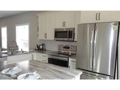 438 Mcalpine Avenue N, Welland, ON - Indoor Photo Showing Kitchen With Double Sink