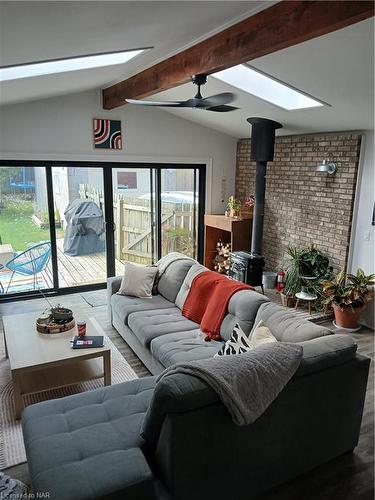 71 Albert Street, Welland, ON - Indoor Photo Showing Living Room