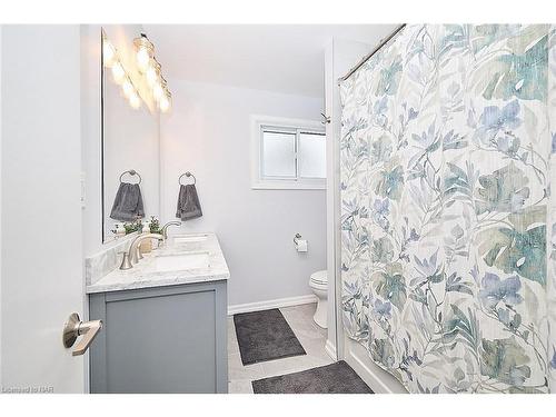 362 Gatfield Avenue, Welland, ON - Indoor Photo Showing Bathroom