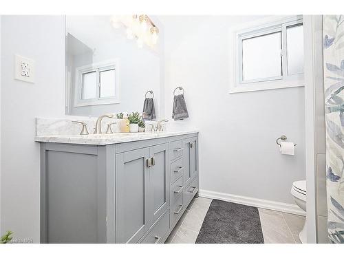 362 Gatfield Avenue, Welland, ON - Indoor Photo Showing Bathroom