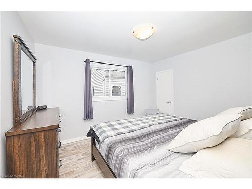 362 Gatfield Avenue, Welland, ON - Indoor Photo Showing Bedroom