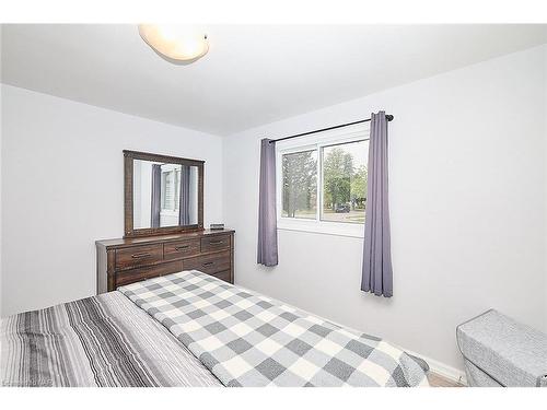 362 Gatfield Avenue, Welland, ON - Indoor Photo Showing Bedroom