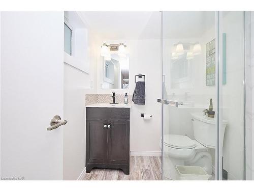 362 Gatfield Avenue, Welland, ON - Indoor Photo Showing Bathroom