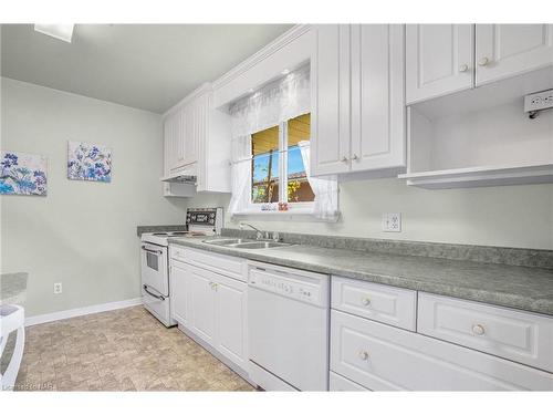 16 St. Lawrence Drive, St. Catharines, ON - Indoor Photo Showing Kitchen With Double Sink