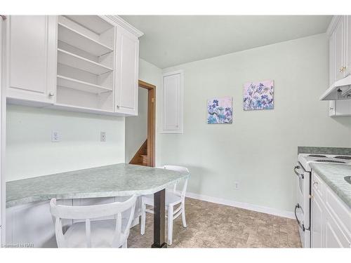 16 St. Lawrence Drive, St. Catharines, ON - Indoor Photo Showing Kitchen