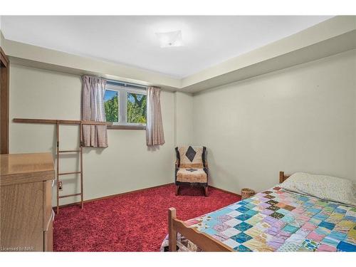 16 St. Lawrence Drive, St. Catharines, ON - Indoor Photo Showing Bedroom