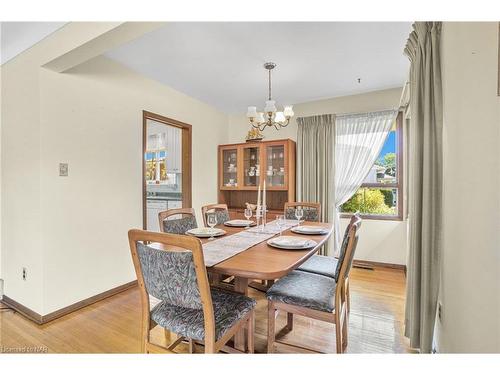 16 St. Lawrence Drive, St. Catharines, ON - Indoor Photo Showing Dining Room