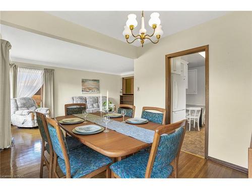 16 St. Lawrence Drive, St. Catharines, ON - Indoor Photo Showing Dining Room