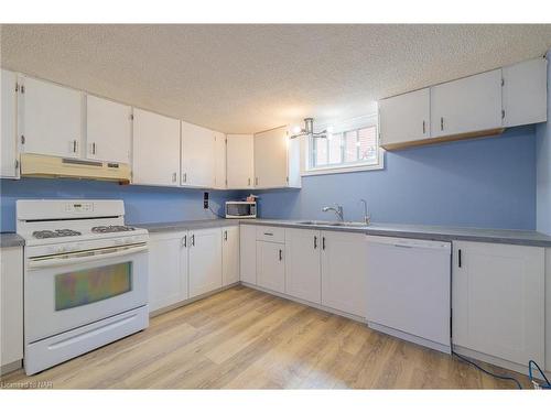 13 Janet Street, Port Colborne, ON - Indoor Photo Showing Kitchen