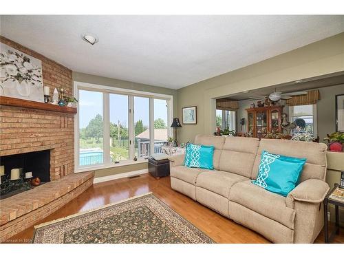 1750 York Road, Niagara-On-The-Lake, ON - Indoor Photo Showing Living Room With Fireplace