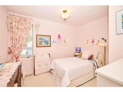 1750 York Road, Niagara-On-The-Lake, ON - Indoor Photo Showing Bedroom