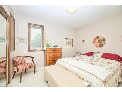 1750 York Road, Niagara-On-The-Lake, ON - Indoor Photo Showing Bedroom