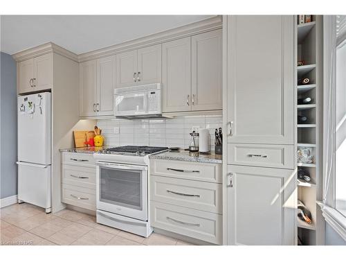 225 Windmill Point Road, Ridgeway, ON - Indoor Photo Showing Kitchen