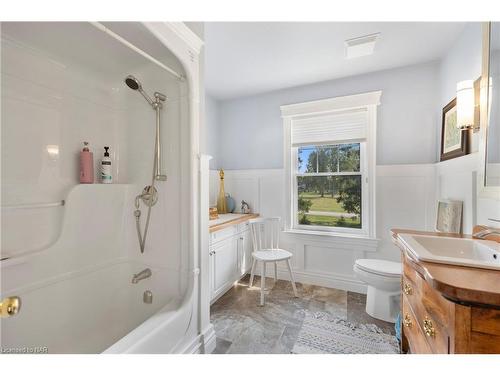 225 Windmill Point Road, Ridgeway, ON - Indoor Photo Showing Bathroom