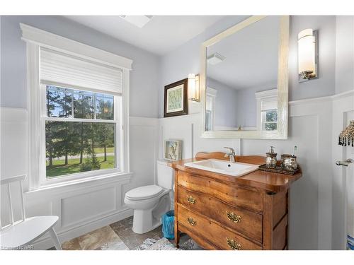 225 Windmill Point Road, Ridgeway, ON - Indoor Photo Showing Bathroom