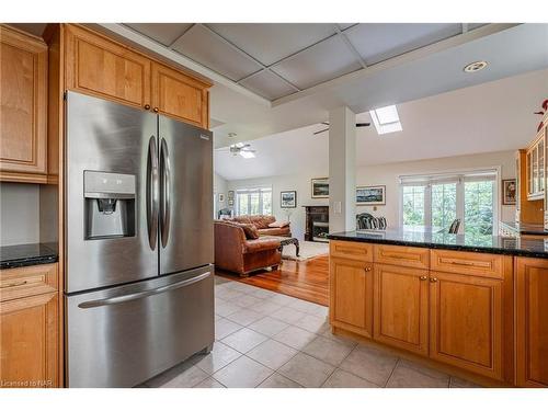 10 Watersedge Circle Circle, St. Catharines, ON - Indoor Photo Showing Kitchen