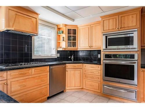 10 Watersedge Circle Circle, St. Catharines, ON - Indoor Photo Showing Kitchen