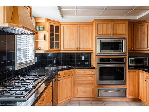 10 Watersedge Circle Circle, St. Catharines, ON - Indoor Photo Showing Kitchen