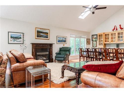 10 Watersedge Circle Circle, St. Catharines, ON - Indoor Photo Showing Living Room With Fireplace