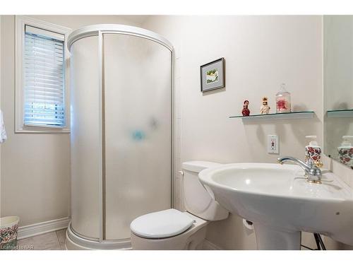 10 Watersedge Circle Circle, St. Catharines, ON - Indoor Photo Showing Bathroom