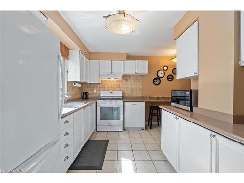 57 Bayview Drive, Grimsby, ON - Indoor Photo Showing Kitchen