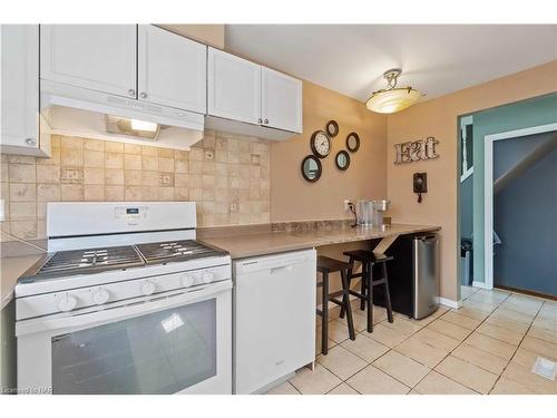 57 Bayview Drive, Grimsby, ON - Indoor Photo Showing Kitchen